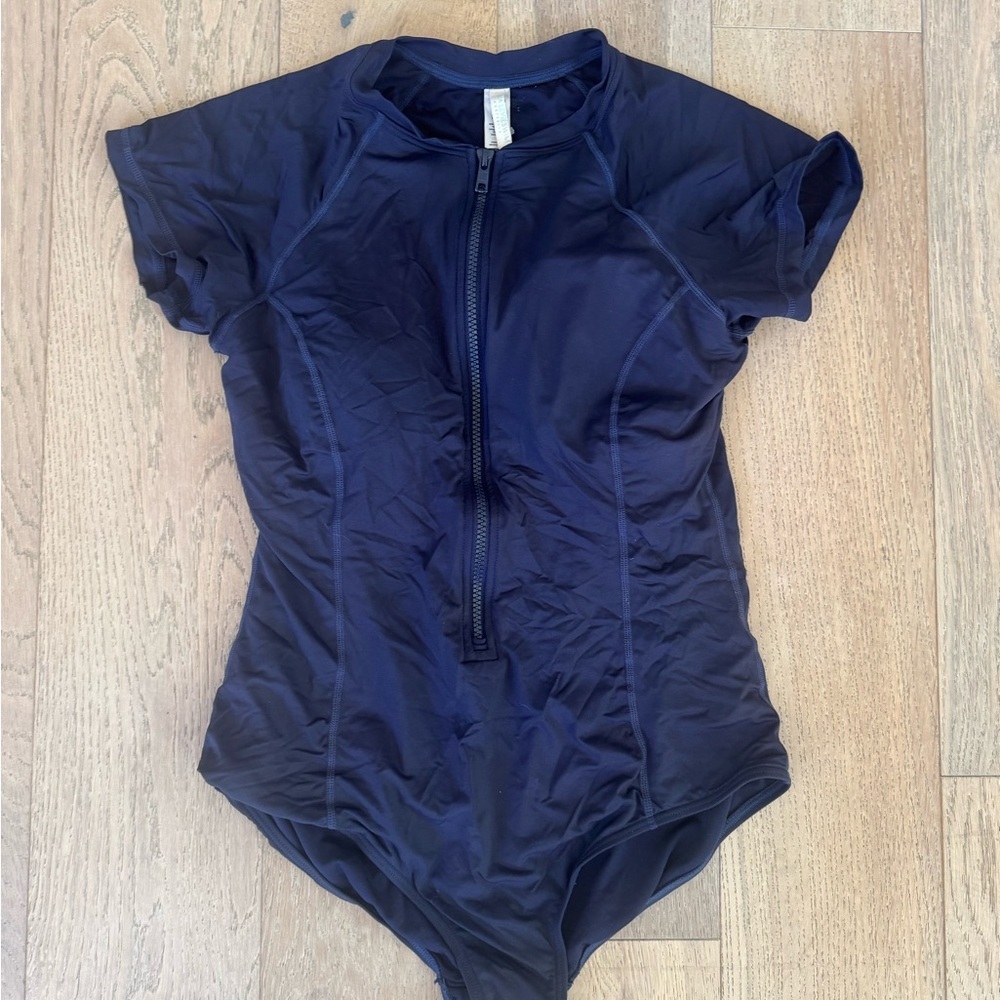 Sea Level Short Sleeve Multifit Front Zip One-Piece Swimsuit Navy Blue US Size 8